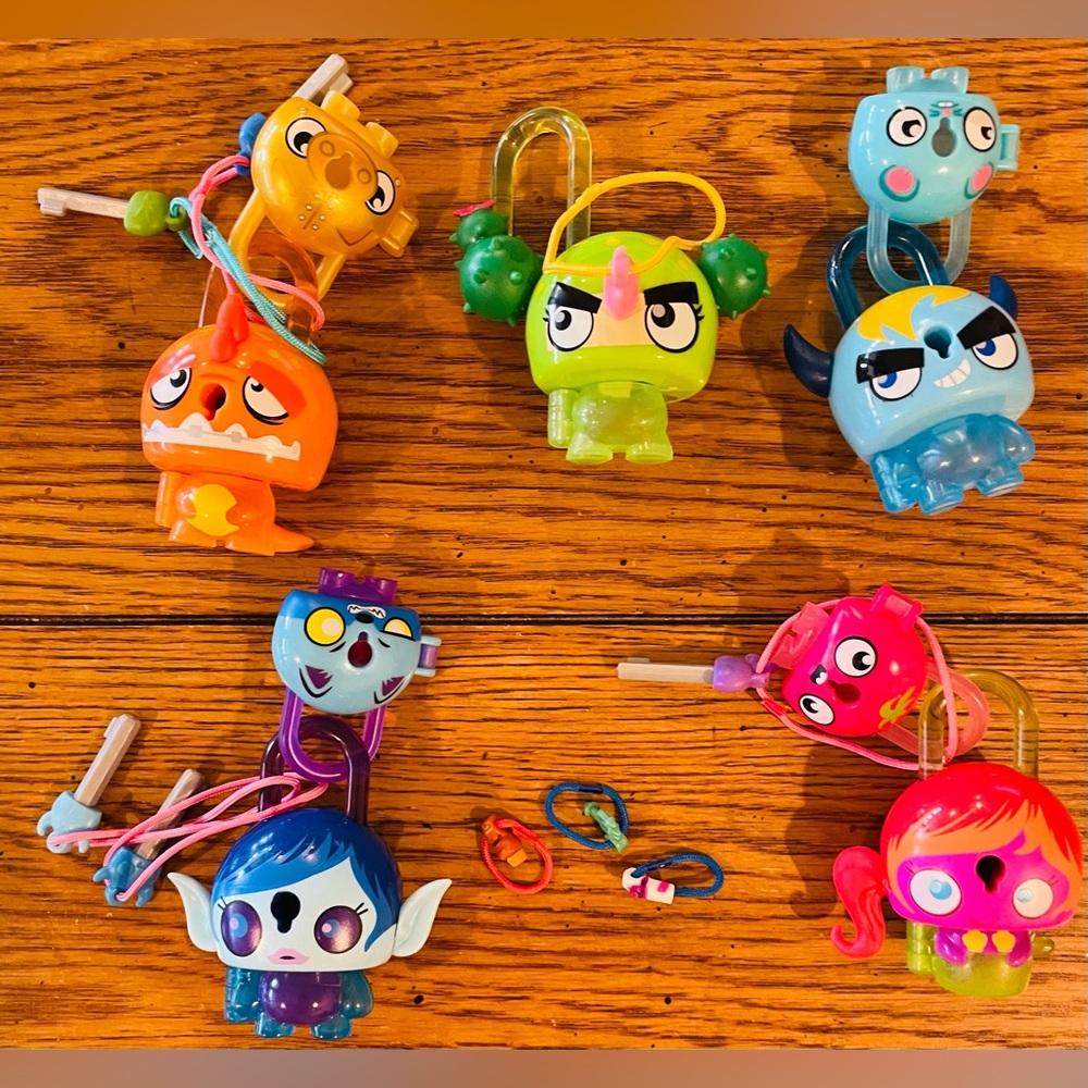 Hasbro Lock Stars & mystery mini lock pals, good used condition